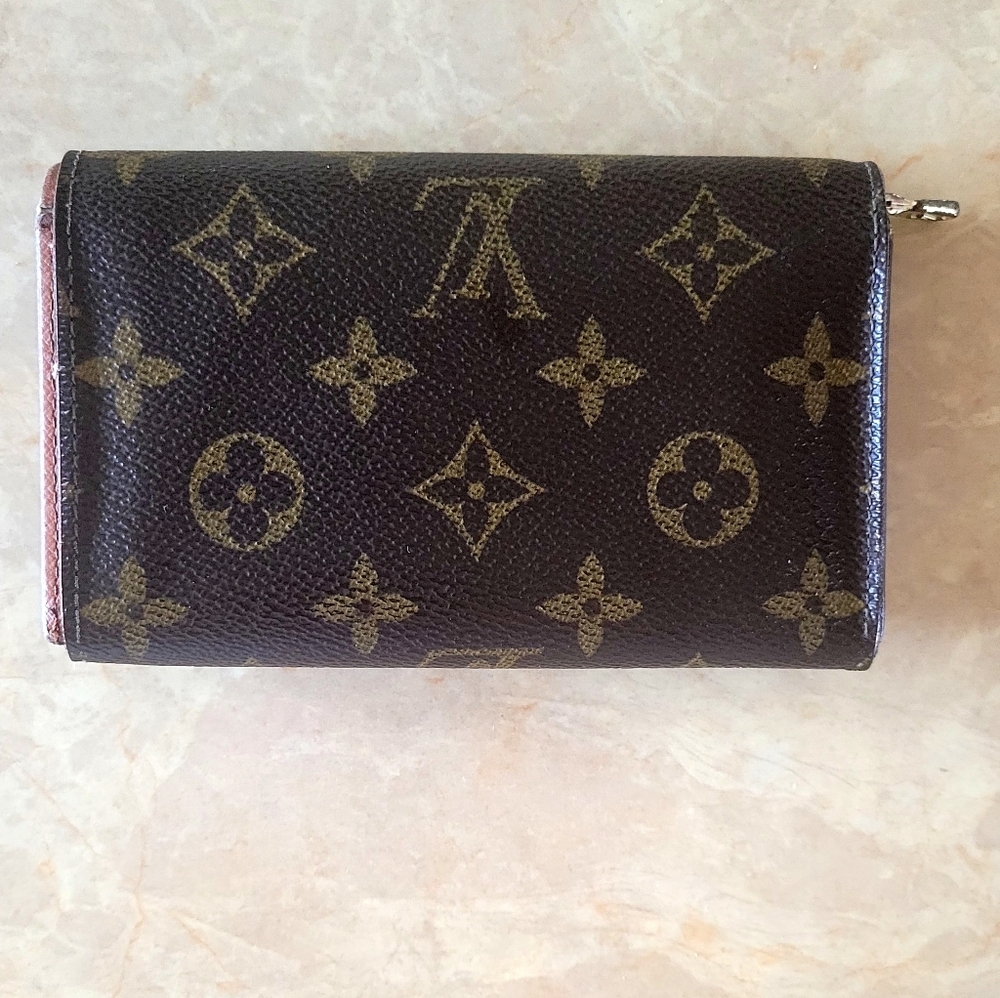 Louis Vuitton Portefeuille Sarah Monogram Wallet - Picture 2 of 11